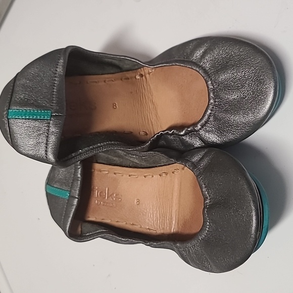 EUC Metallic Pewter Tieks Size 8 - Picture 1 of 8